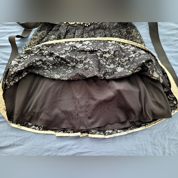 Beautiful strapless Prom Dress/Formal. Black and Gold. Sz 9/10 - Picture 6 of 11